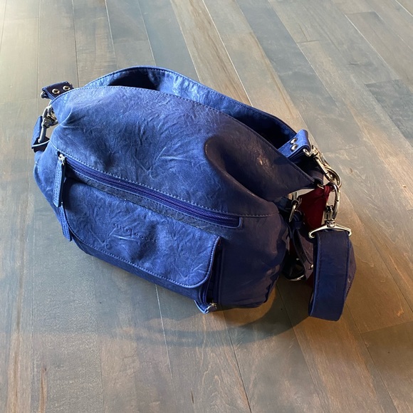 Kelly Moore 2 Sue’s camera bag - Picture 3 of 4